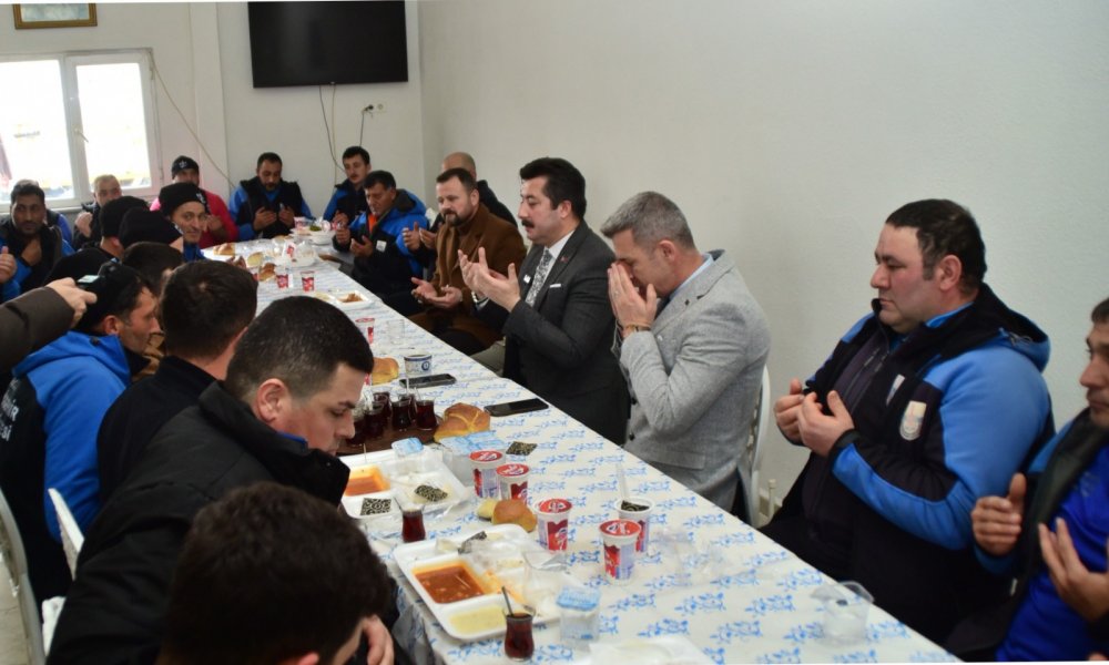 BAŞKAN ERCAN ÖZEL TEMİZLİK İŞÇİLERİYLE BİR ARAYA GELDİ