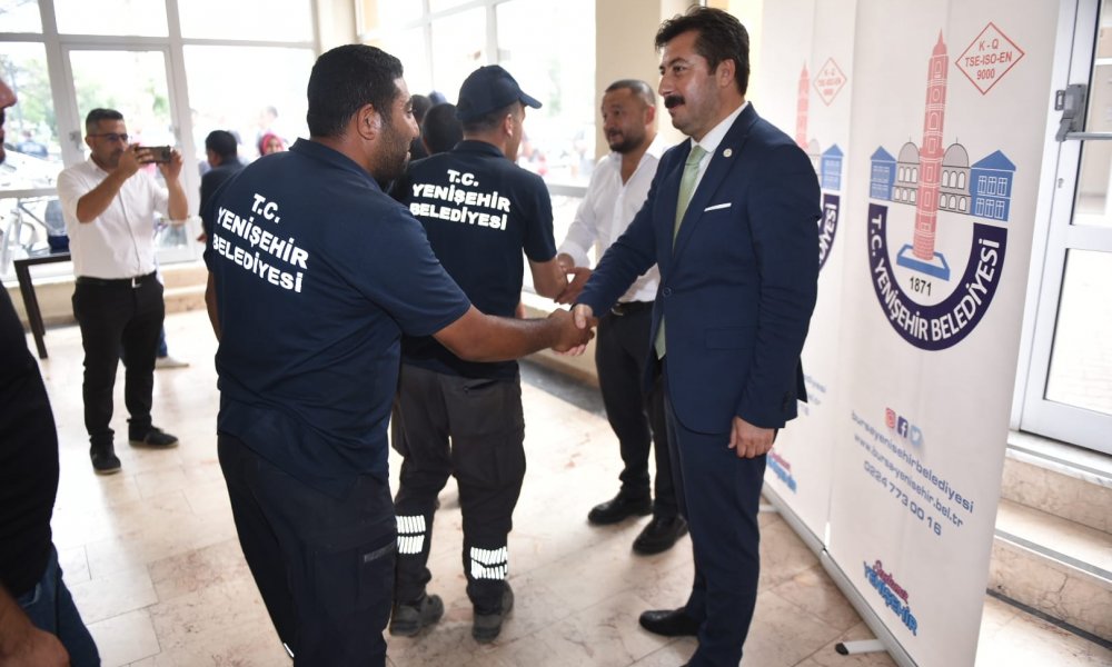 BAŞKAN ÖZEL’DEN BELEDİYE PERSONELİYLE BAYRAMLAŞTI